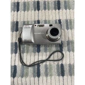 Olympus CAMEDIA D-540 Zoom 3.2MP Digital Camera  Silver Tested Works Card Incl.